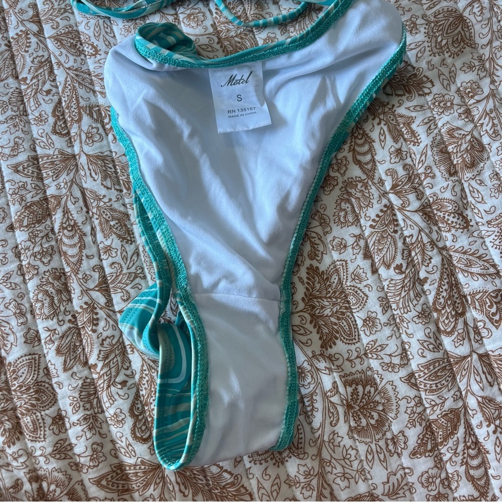 New Motel Rocks Bikini - Picture 3 of 4